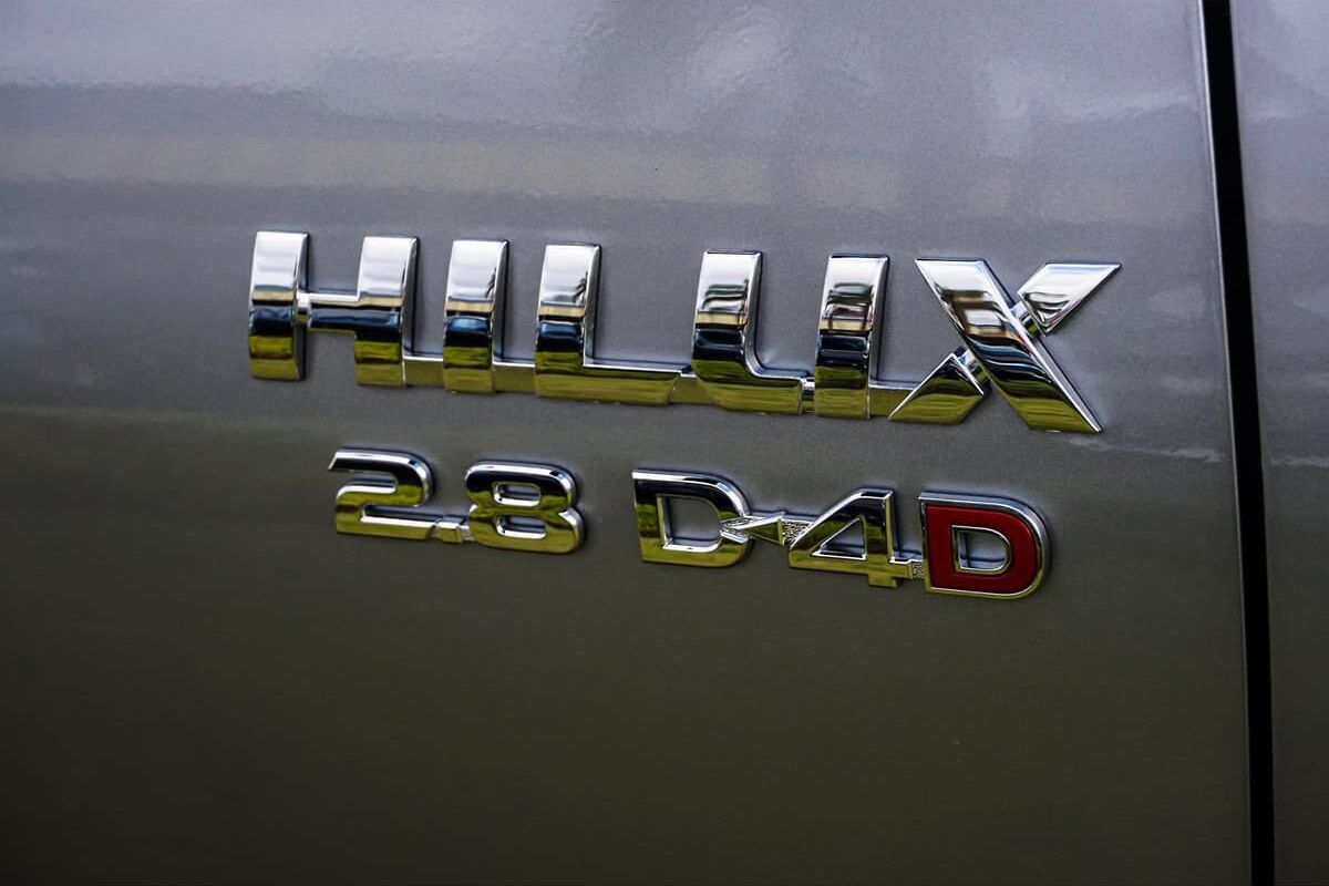 2023 Toyota Hilux SR5 Manual 4x4 Double Cab