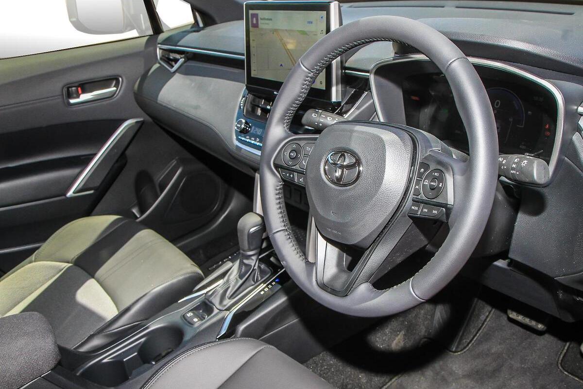 2024 Toyota Corolla Cross GXL Auto eFour