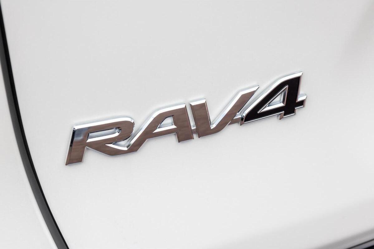 2023 Toyota RAV4 XSE Auto eFour