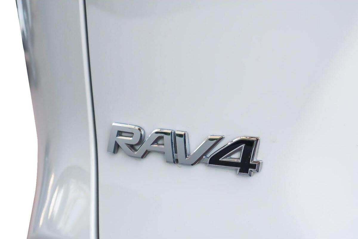 2024 Toyota RAV4 GX Auto eFour