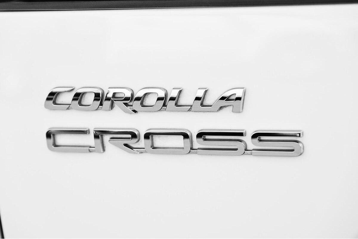 2024 Toyota Corolla Cross Atmos Auto eFour