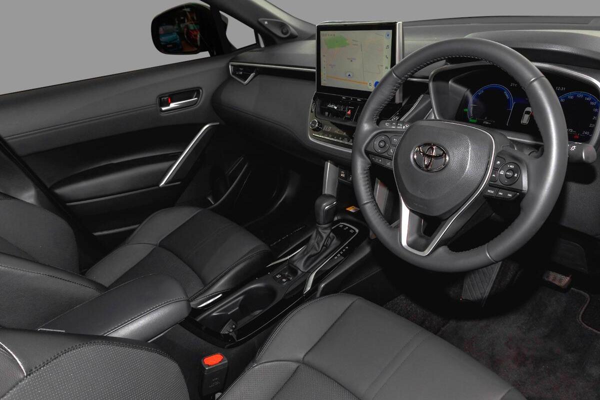 2024 Toyota Corolla Cross Atmos Auto eFour