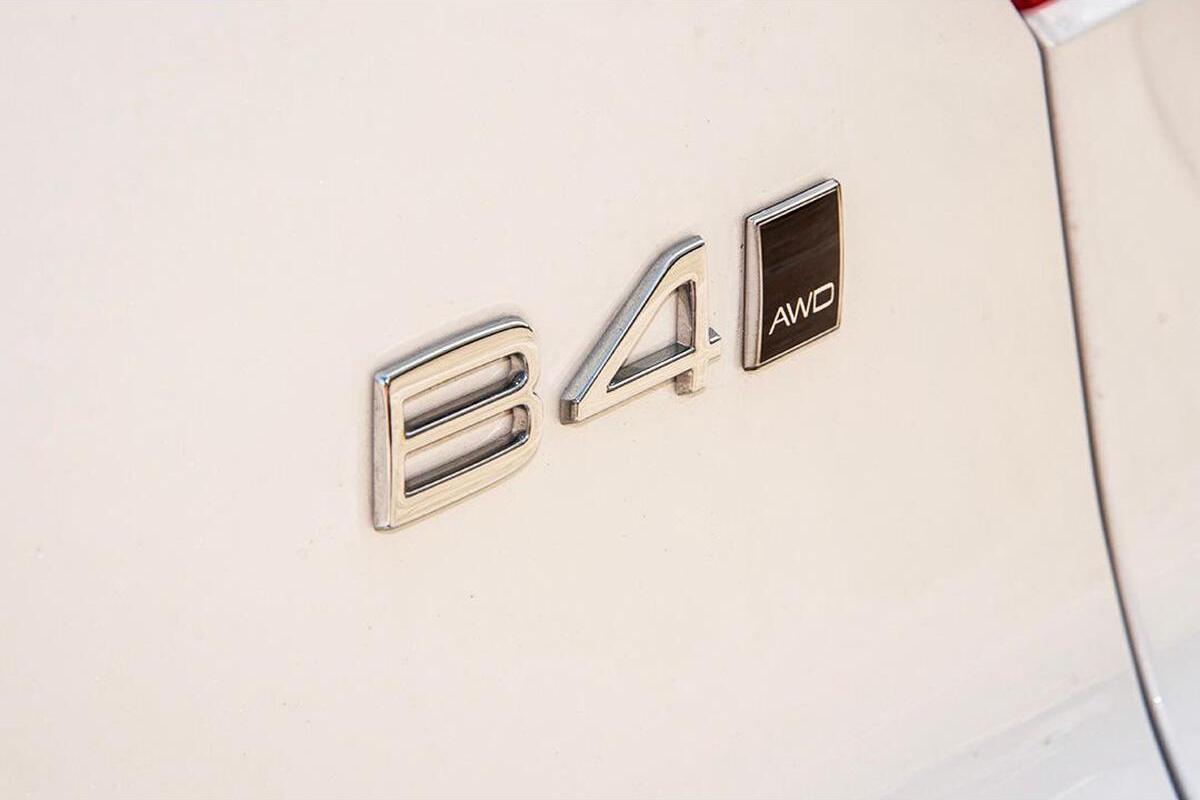 2024 Volvo XC40 Ultra B4 Dark Auto AWD MY25